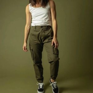 Wondery Isabel Pants